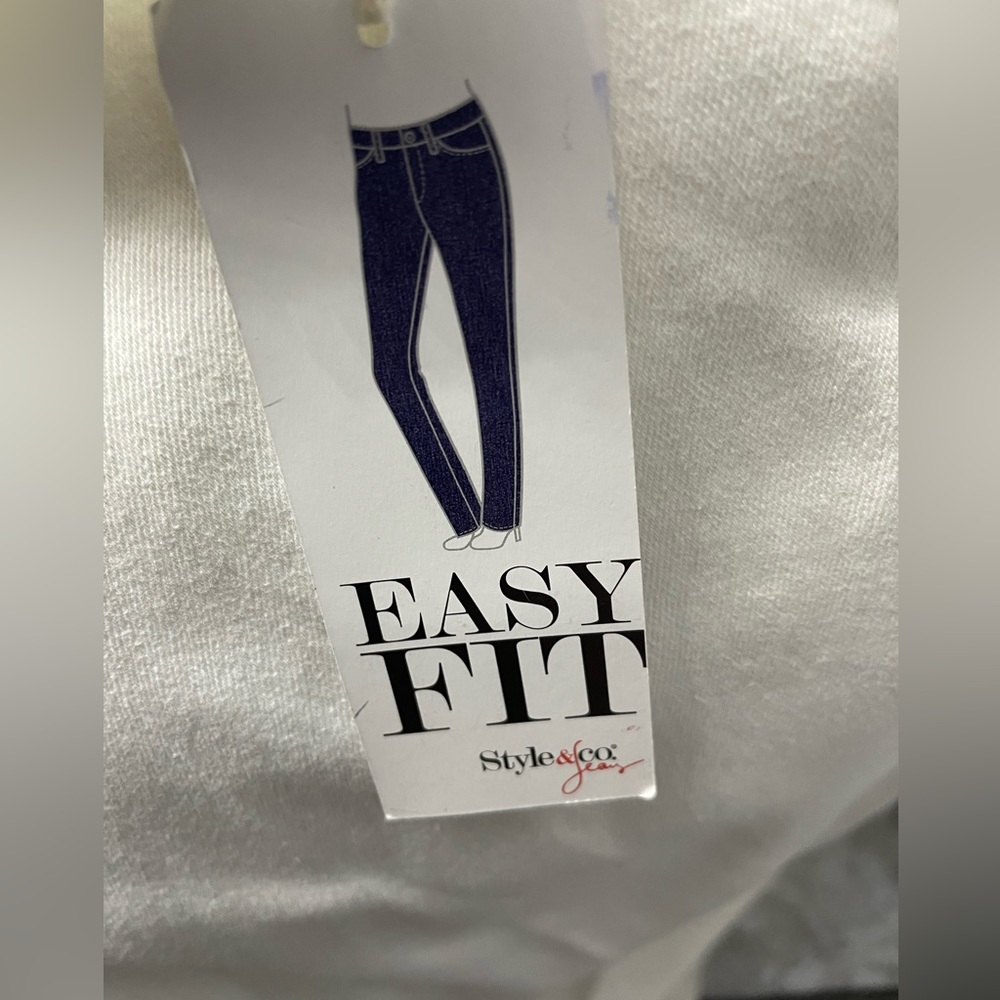 Style & Co  White Jeans Easy Fit          Size 16 - Picture 6 of 14